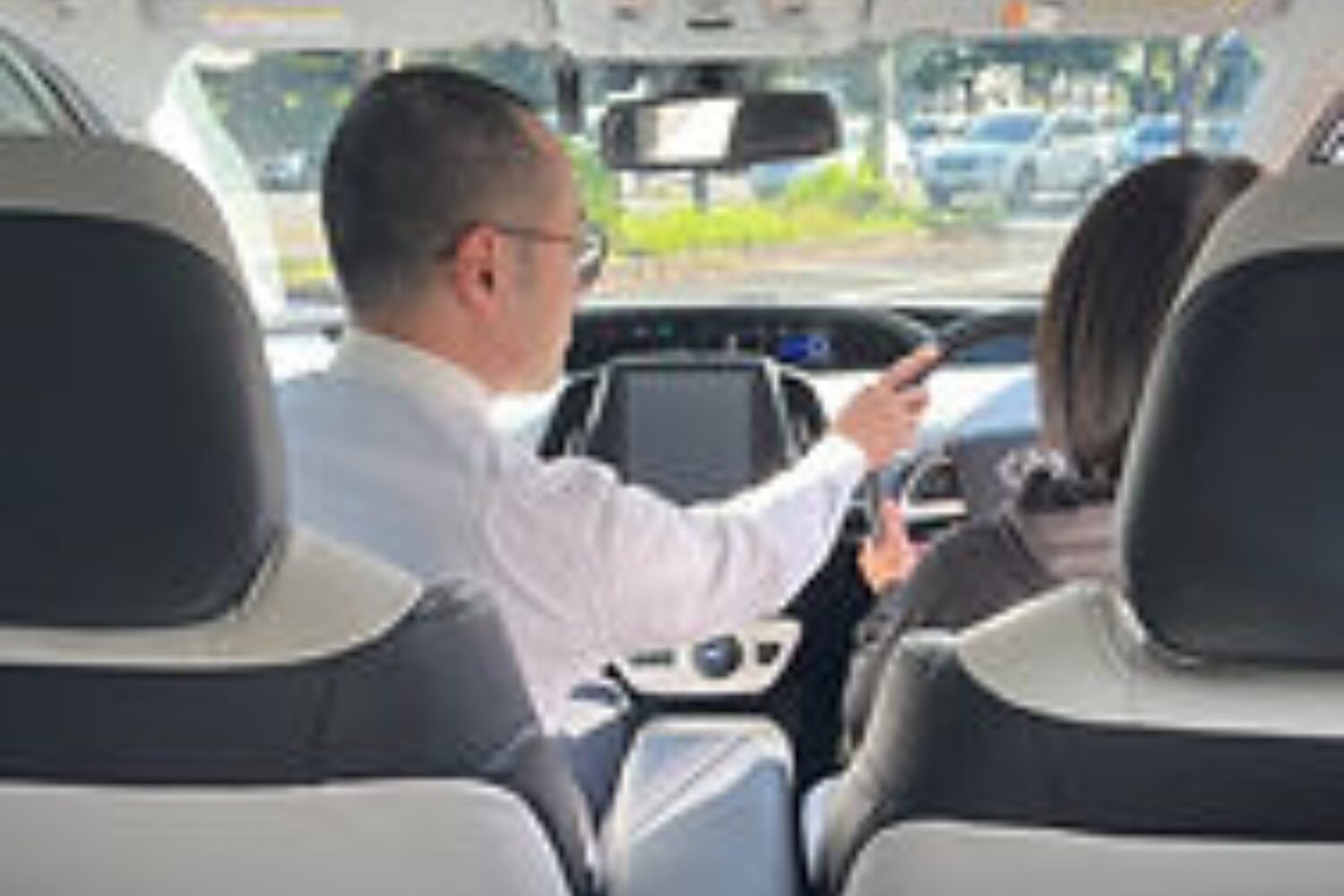 ペーパードライバー講習 株式会社ファーストペンギン:助手席でサポート