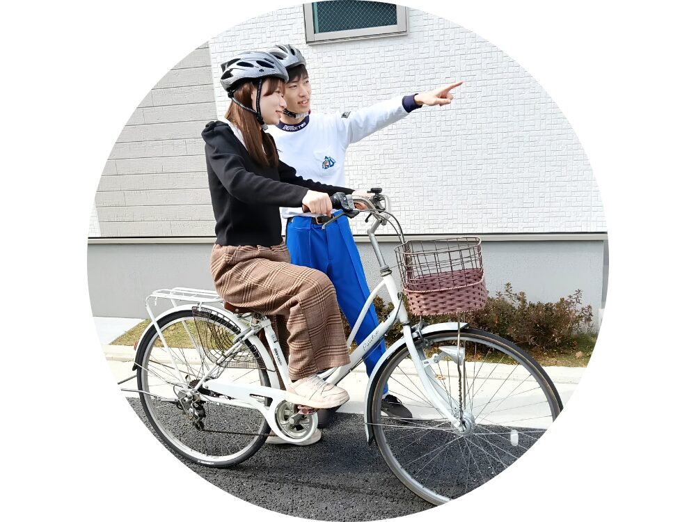 タイヨウセーフティードライブのインストラクターによる自転車の安全運転指導の様子